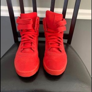 Red Hightop Pumas
